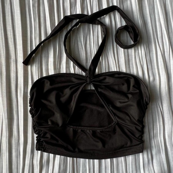 Black cropped top with peekaboo triangle in front! - Picture 1 of 5